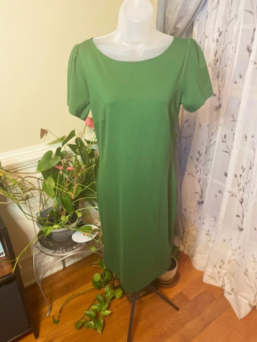 Ann Taylor Puff Sleeve Ponte Sheath Dress in emerald green color, Size 4 (NEW)